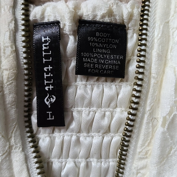 White lace corset top - Picture 3 of 3